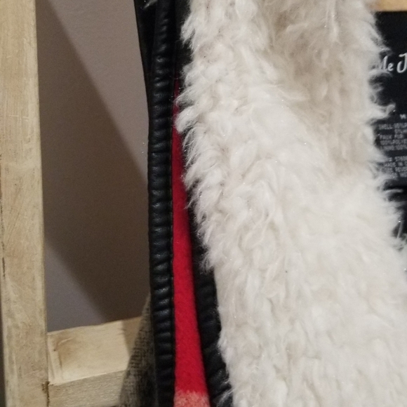 Faux Fur Vest - Picture 3 of 3